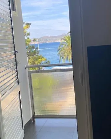 Lovely Seafront Apartman