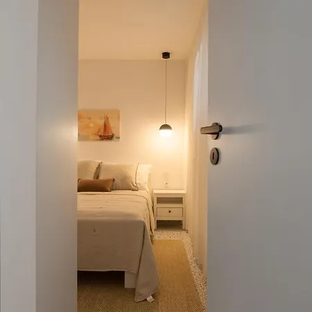 Lovely Seafront Apartman *