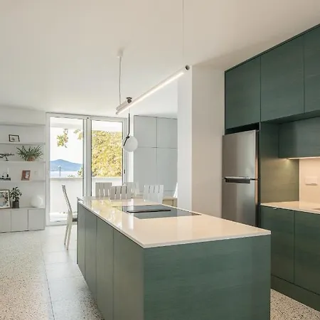 Apartman Lovely Seafront *