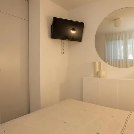 Apartman Lovely Seafront *
