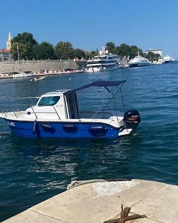 Lovely Seafront Apartman