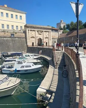 Lovely Seafront Apartman *